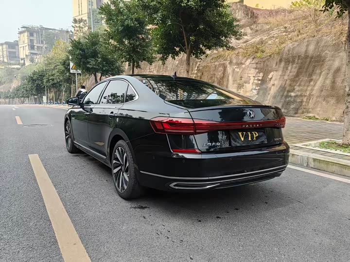 Фото 7 - Volkswagen Passat