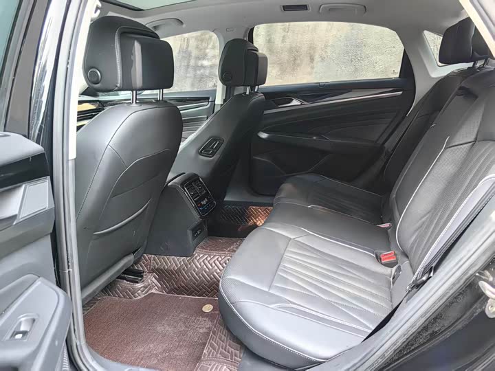 Фото 9 - Volkswagen Passat