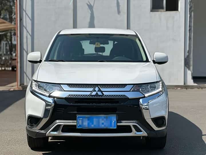 Фото 2 - Mitsubishi Outlander