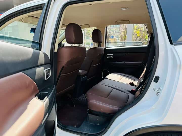 Фото 6 - Mitsubishi Outlander