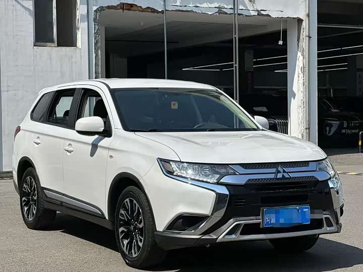 Фото 7 - Mitsubishi Outlander