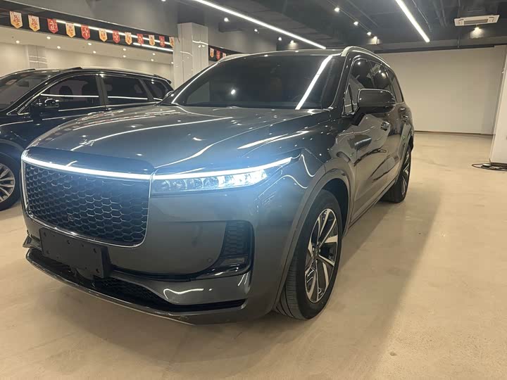 Фото 1 - LiXiang One