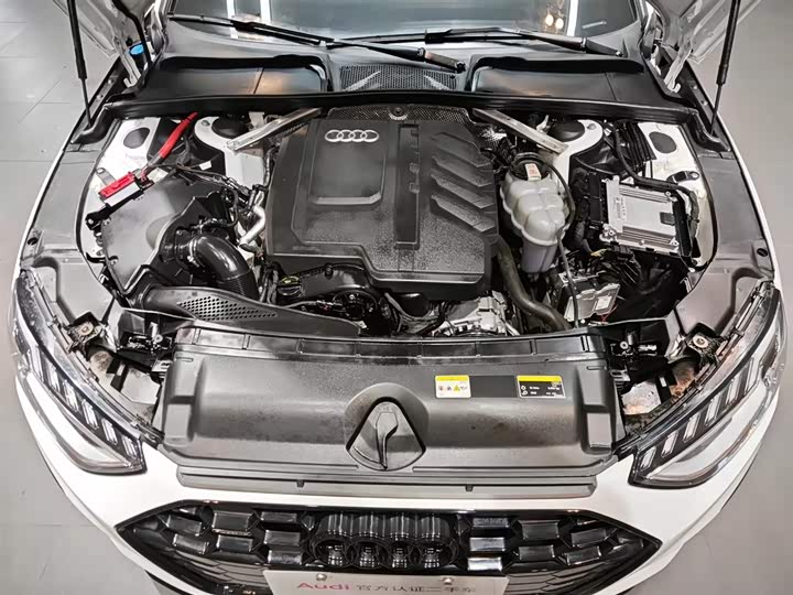 Фото 8 - Audi A4L