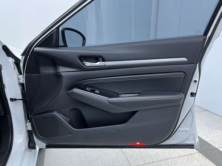 Фото 9 - Nissan Teana