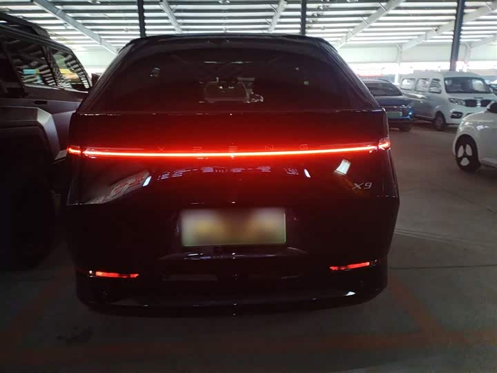 Фото 6 - XPeng X9