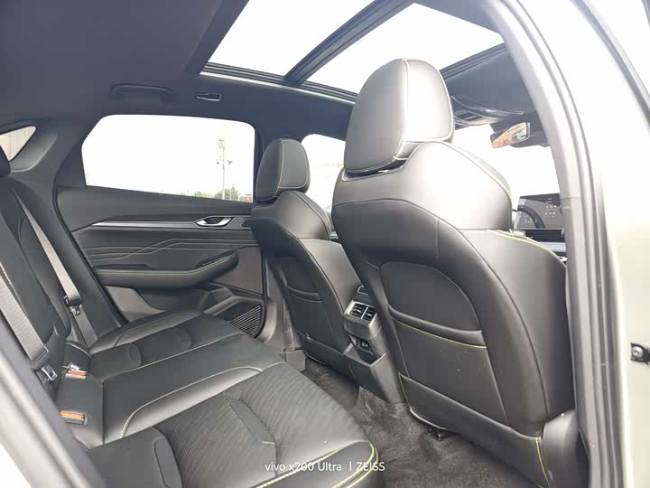 Фото 9 - Geely Preface