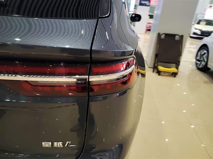 Фото 8 - Geely Monjaro