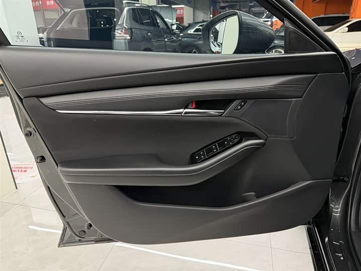 Фото 9 - Mazda 3 (Axela)