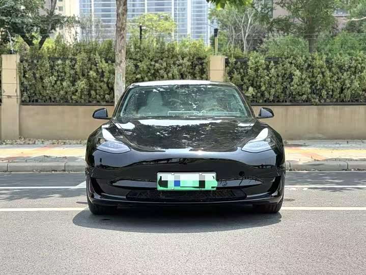 Фото 2 - Tesla Model 3
