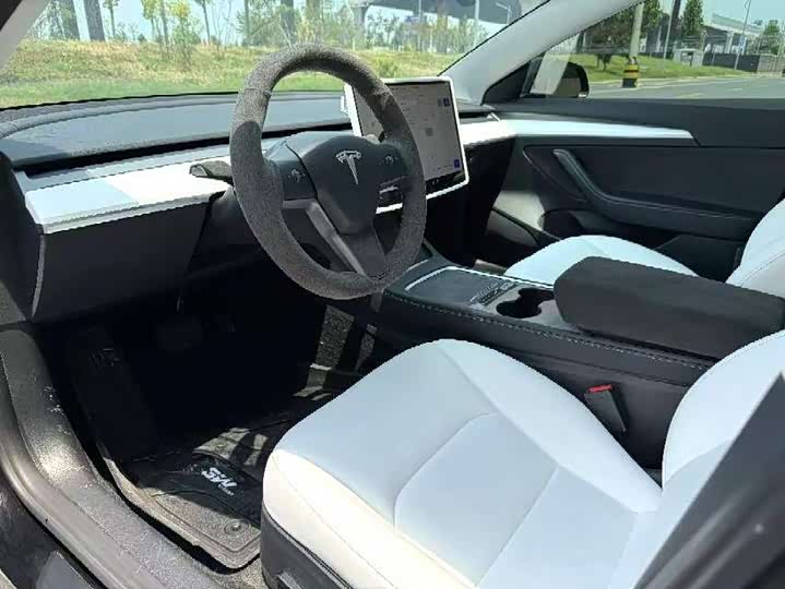 Фото 6 - Tesla Model 3