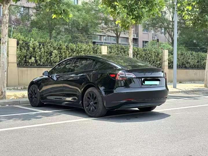 Фото 9 - Tesla Model 3