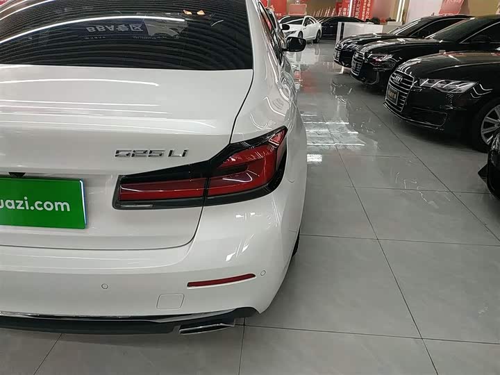 Фото 8 - BMW 5 Series