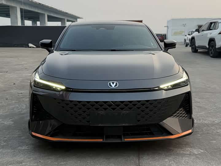 Фото 2 - Changan UNI-V