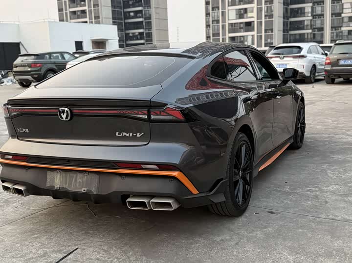 Фото 8 - Changan UNI-V