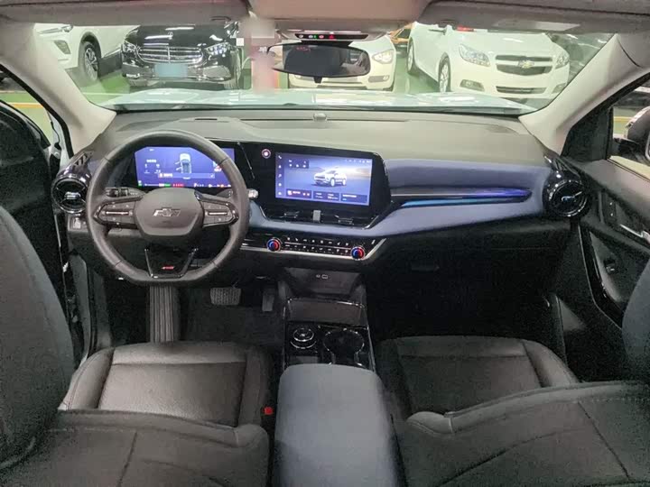 Фото 9 - Chevrolet Equinox Plus