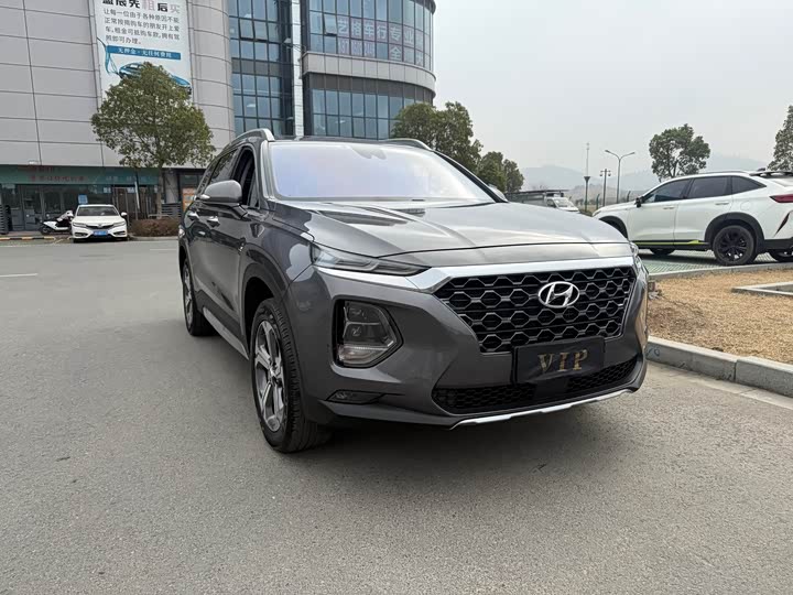 Фото 3 - Hyundai Santa Fe
