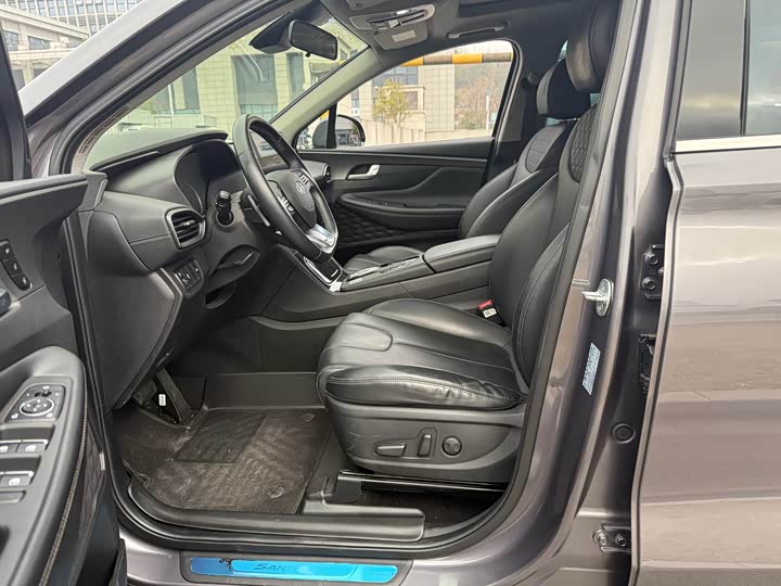 Фото 4 - Hyundai Santa Fe