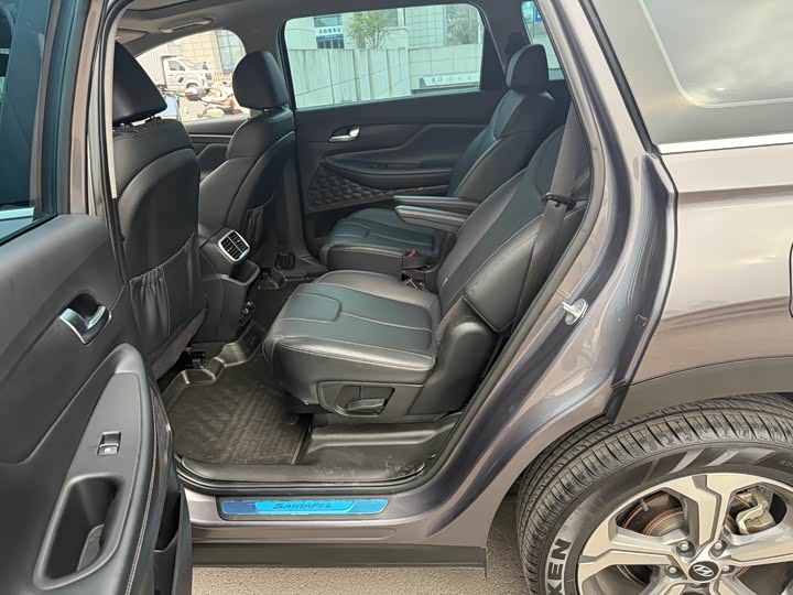 Фото 5 - Hyundai Santa Fe