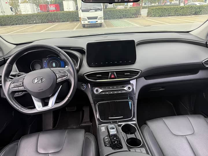 Фото 6 - Hyundai Santa Fe