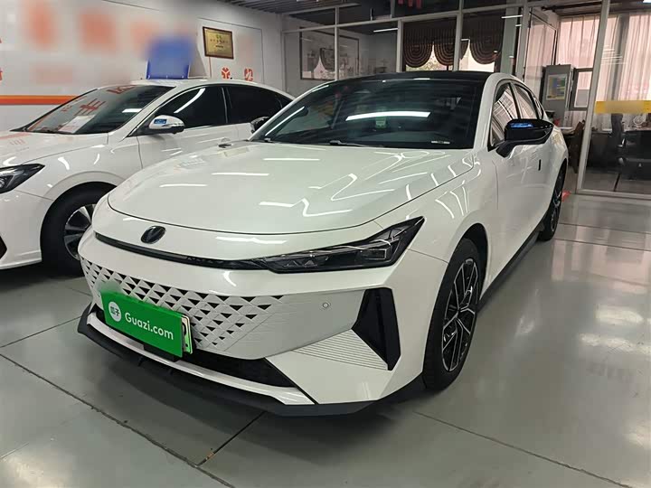 Фото 2 - Changan UNI-V Hybrid