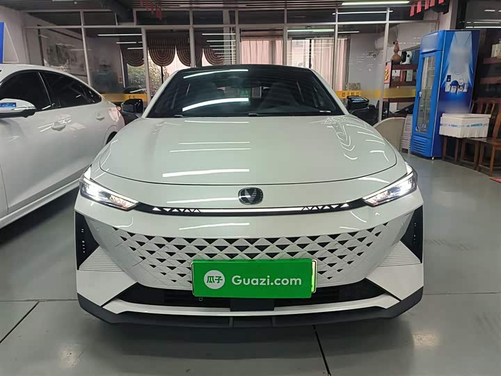 Фото 3 - Changan UNI-V Hybrid