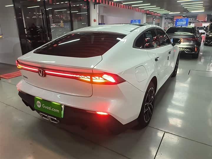 Фото 7 - Changan UNI-V Hybrid