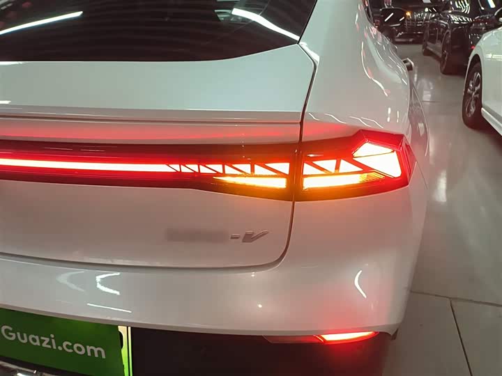 Фото 8 - Changan UNI-V Hybrid