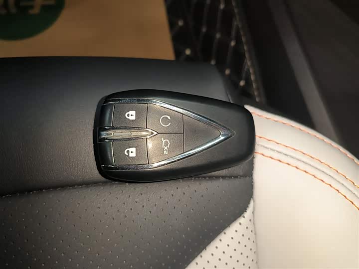 Фото 9 - Changan UNI-V Hybrid