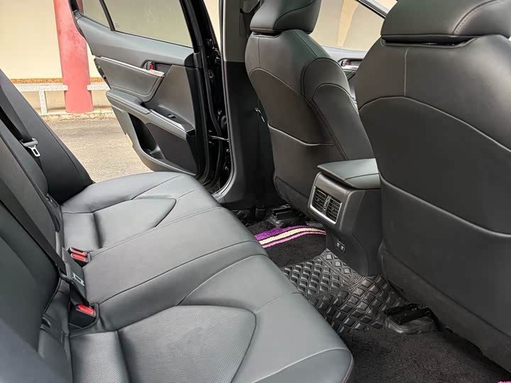 Фото 6 - Toyota Camry