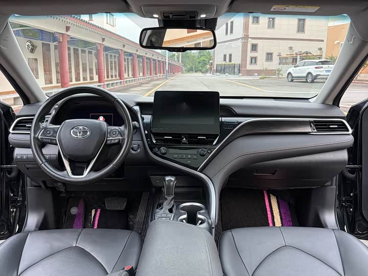 Фото 9 - Toyota Camry