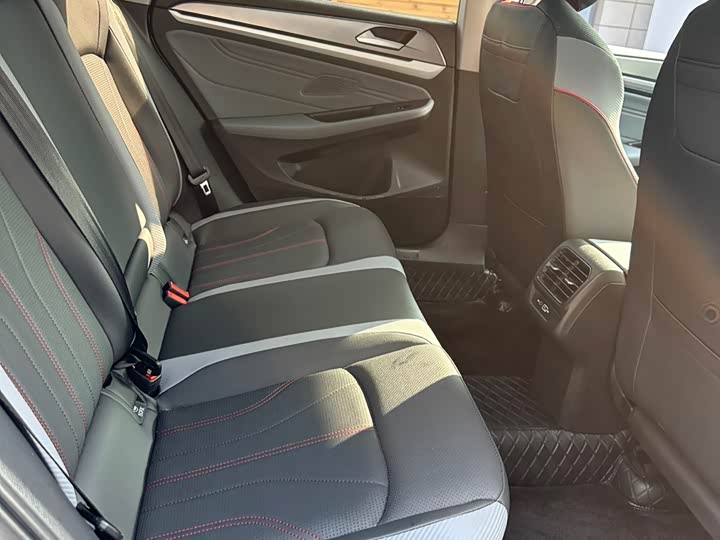 Фото 9 - Volkswagen Lamando L