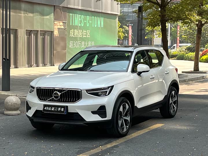Фото 1 - Volvo XC40