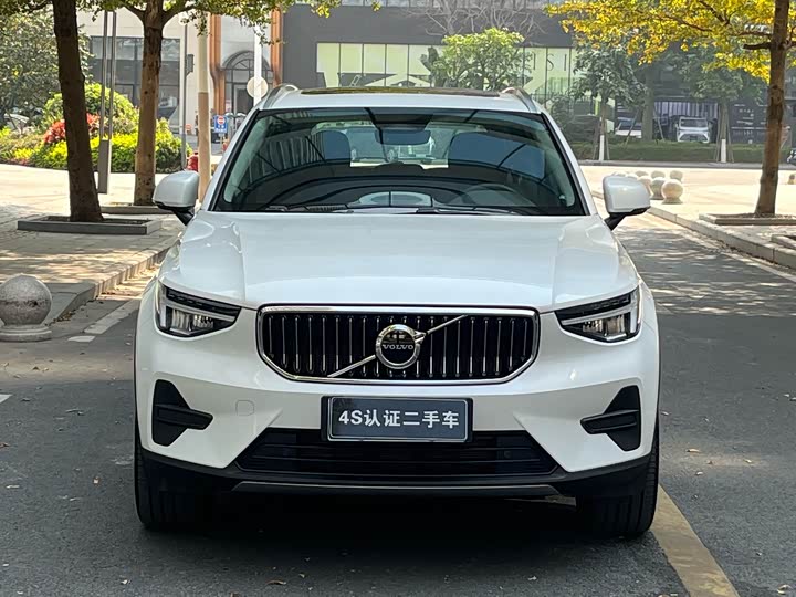 Фото 2 - Volvo XC40