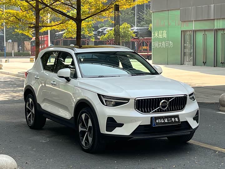 Фото 3 - Volvo XC40