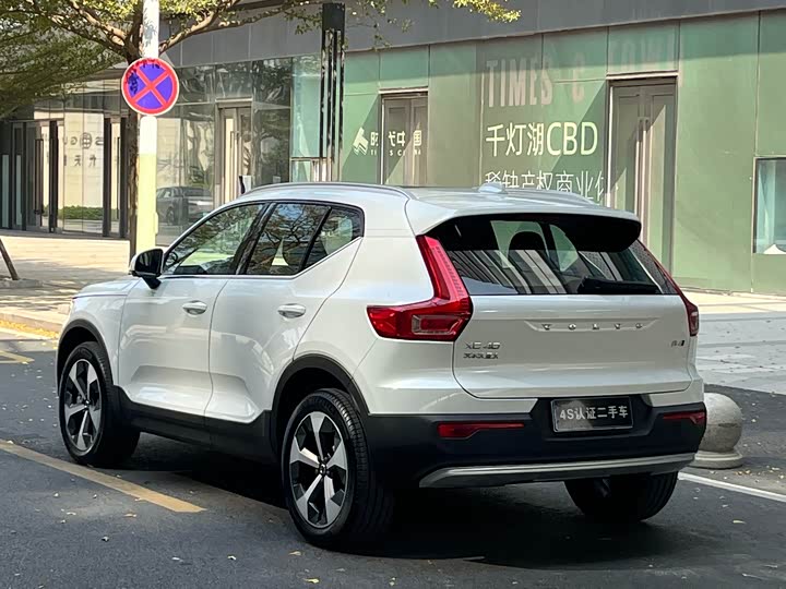 Фото 4 - Volvo XC40