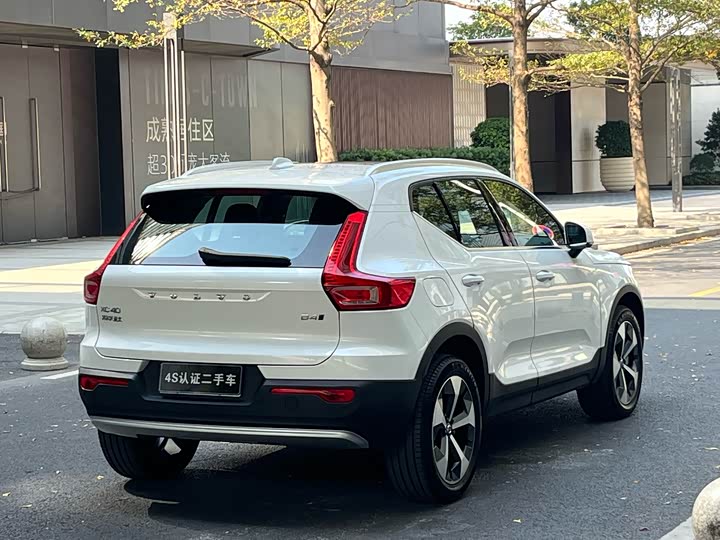Фото 5 - Volvo XC40