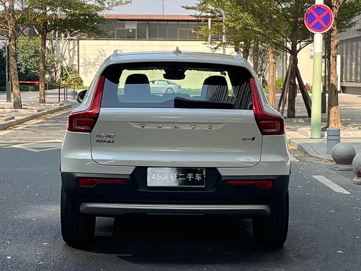 Фото 6 - Volvo XC40