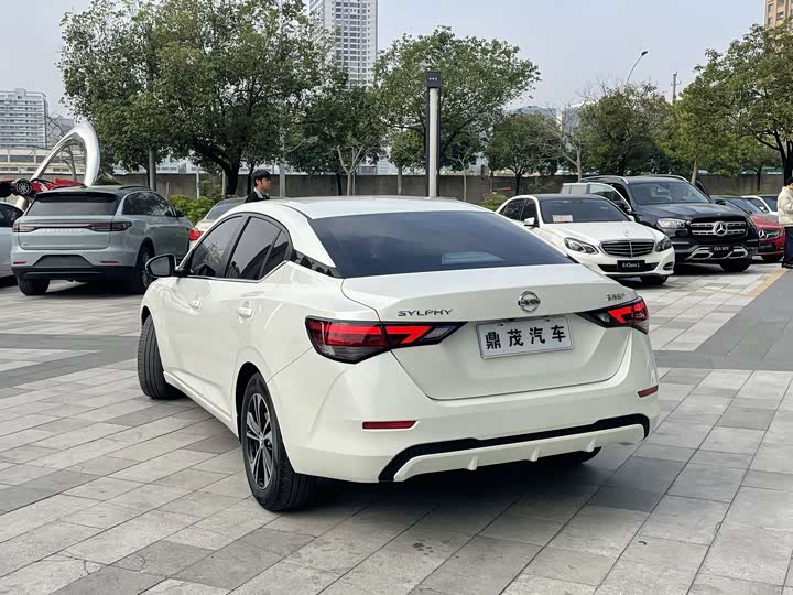 Фото 3 - Nissan Sylphy