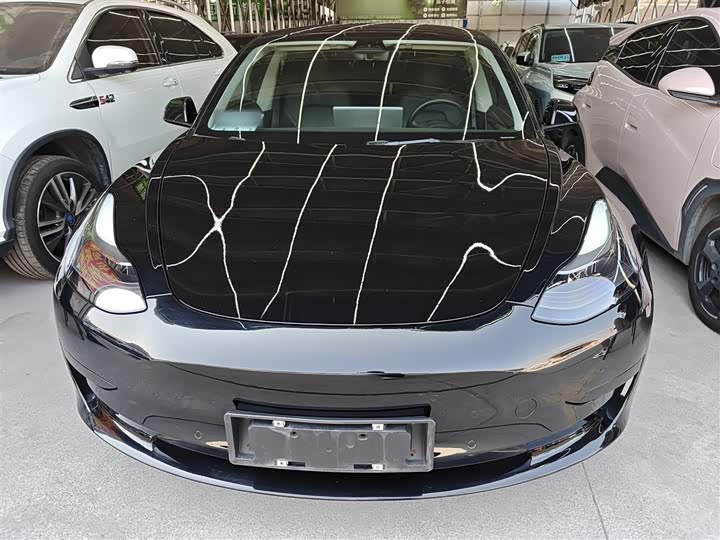 Фото 3 - Tesla Model 3