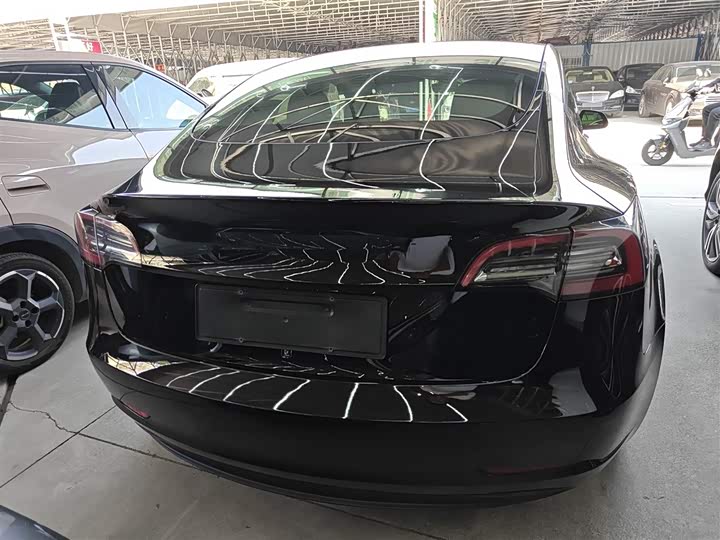 Фото 6 - Tesla Model 3