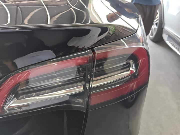 Фото 8 - Tesla Model 3