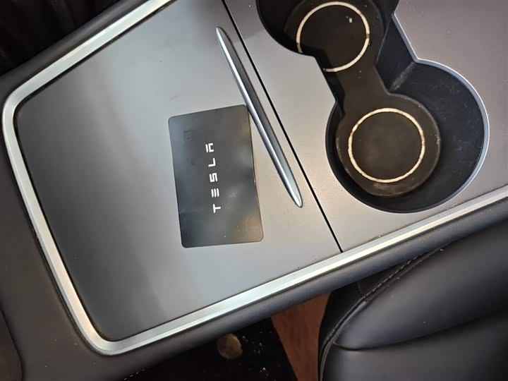 Фото 9 - Tesla Model 3