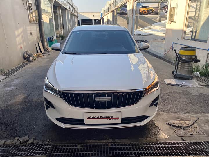 Фото 2 - Geely Emgrand