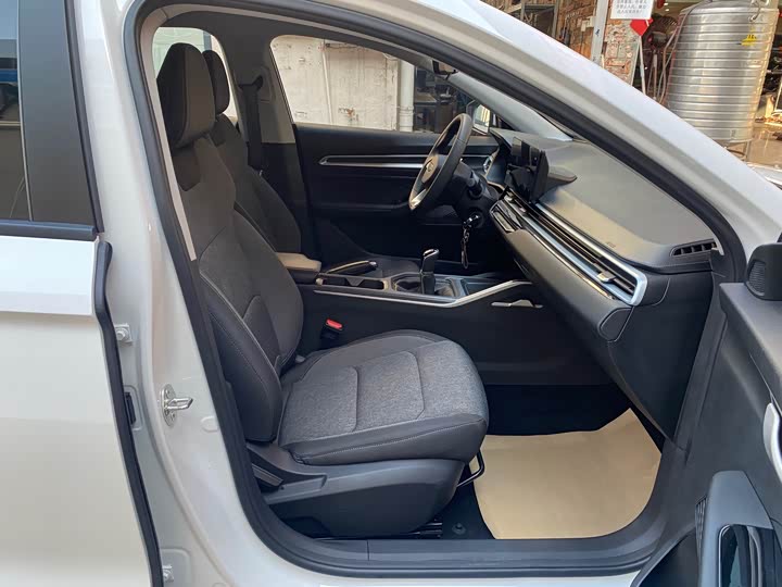 Фото 6 - Geely Emgrand