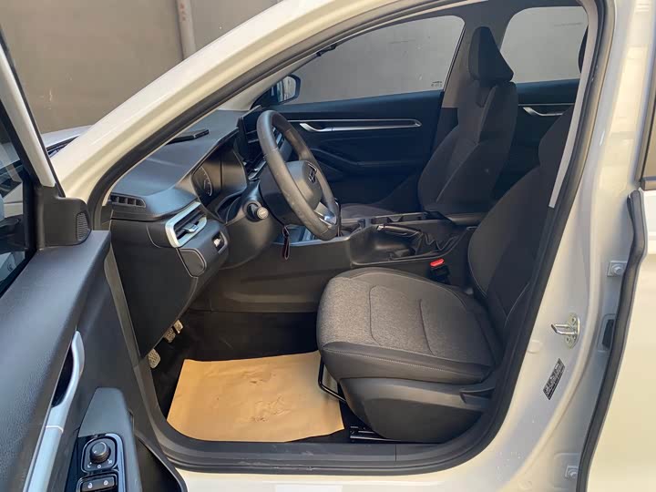 Фото 9 - Geely Emgrand