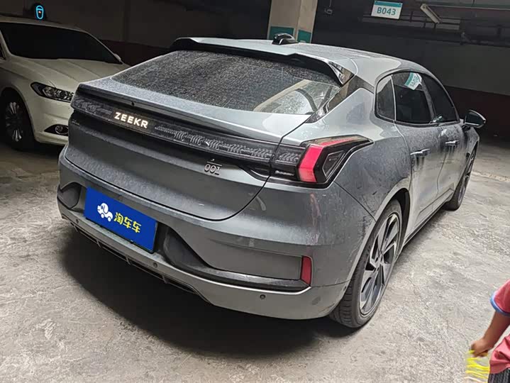 Фото 3 - Zeekr 001