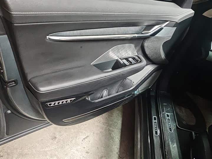 Фото 7 - Zeekr 001