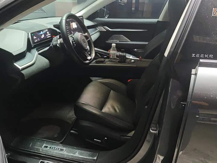 Фото 9 - Zeekr 001