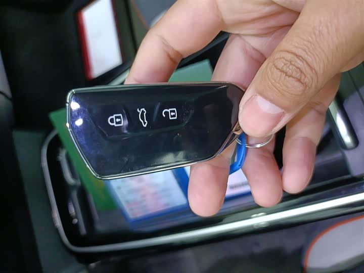 Фото 9 - Volkswagen ID.6 Crozz