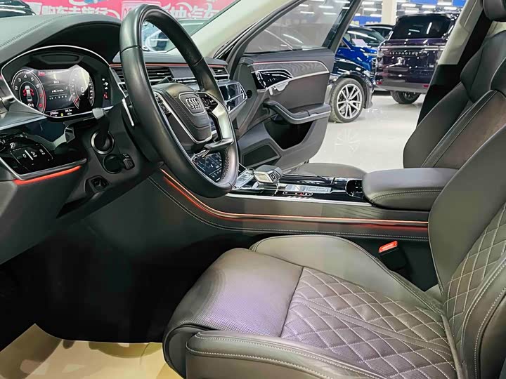 Фото 7 - Audi A8